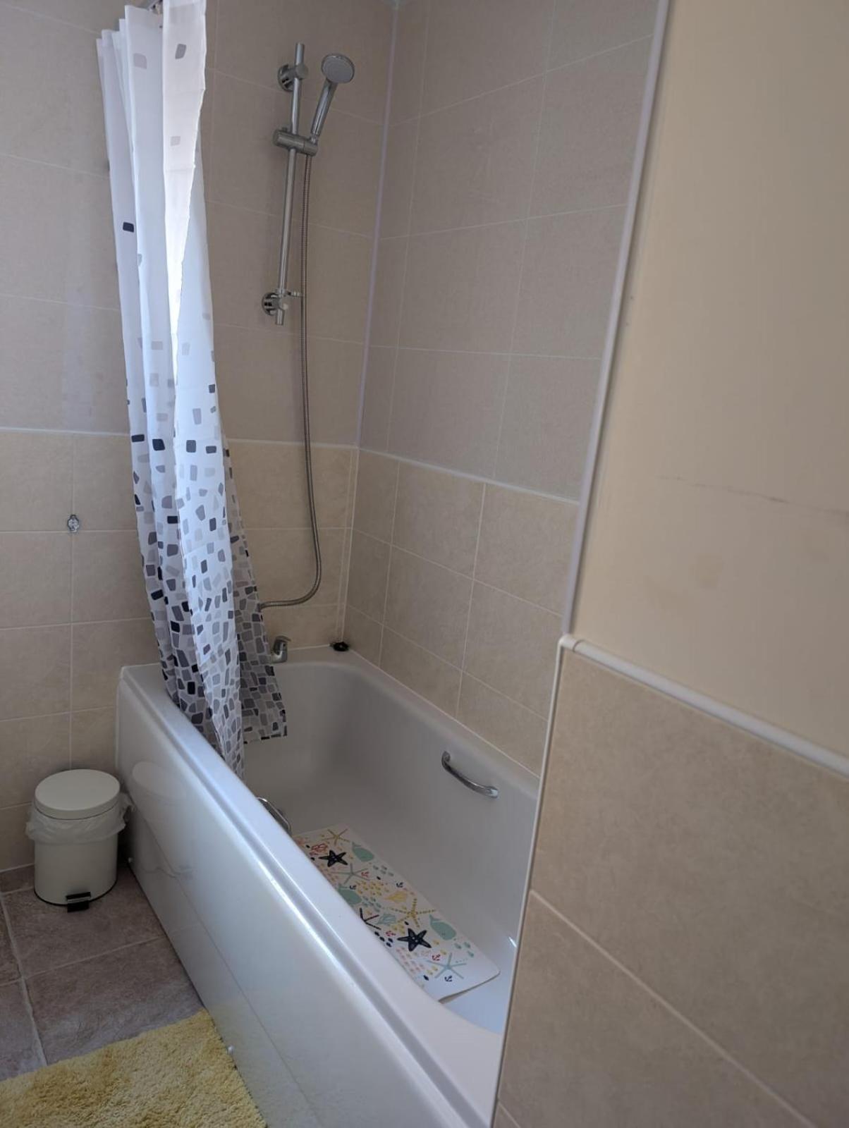 Holytown Homes エクステリア 写真